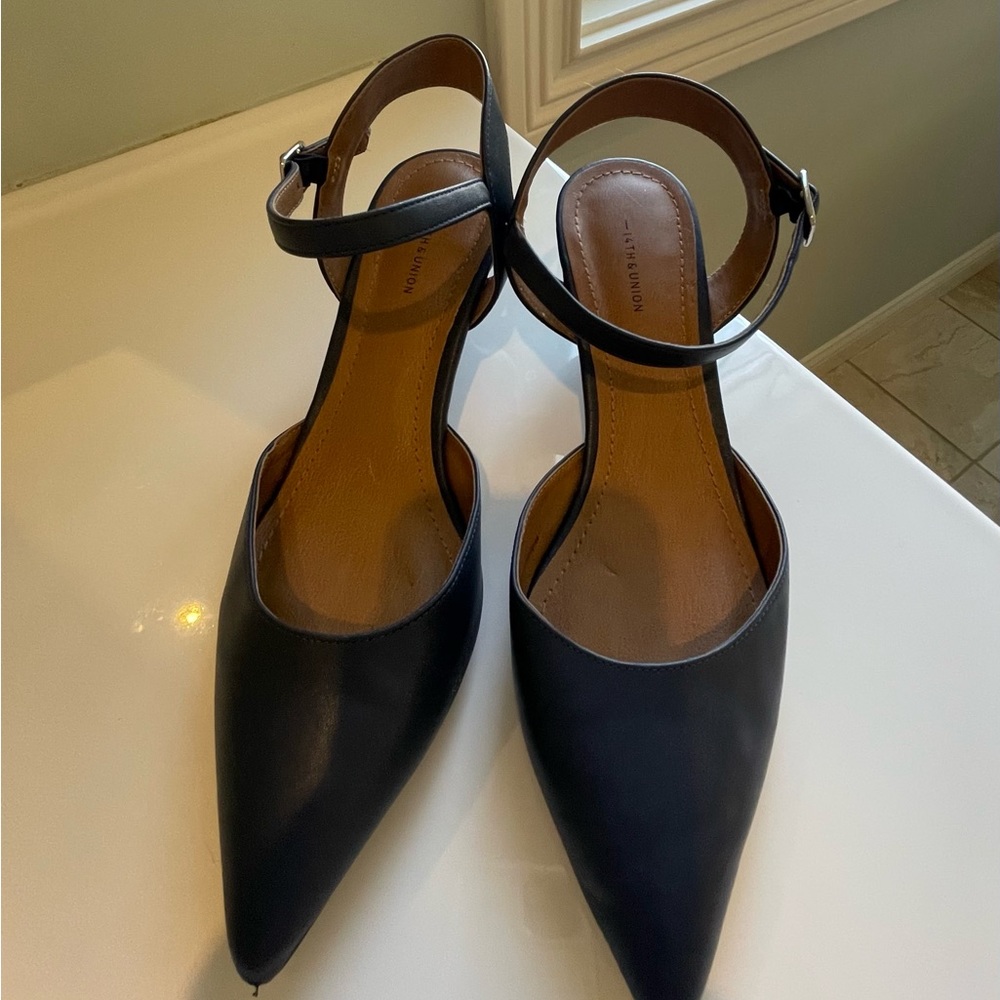 Navy Kitten Heel Dress Shoe Size 7